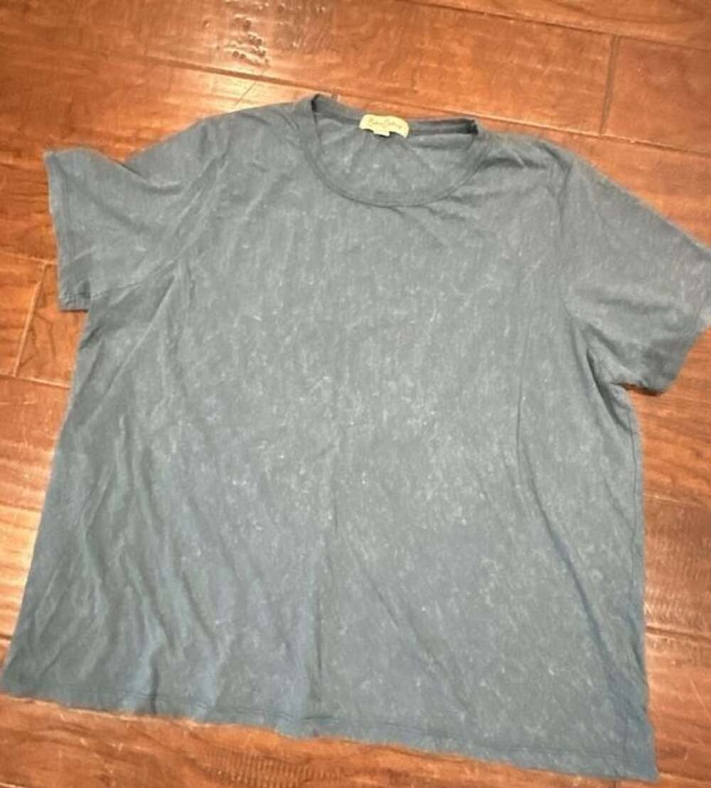 Bellas Destiny T-Shirt Size 2X Blue Acid Wash Short Sleeve Crewneck